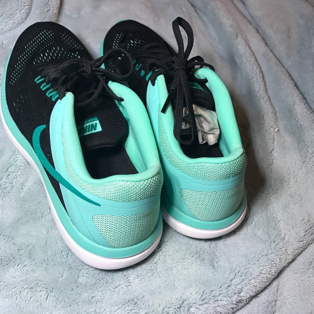 ⭐️Women's Nike Flex 2016 RN - Picture 6 of 6