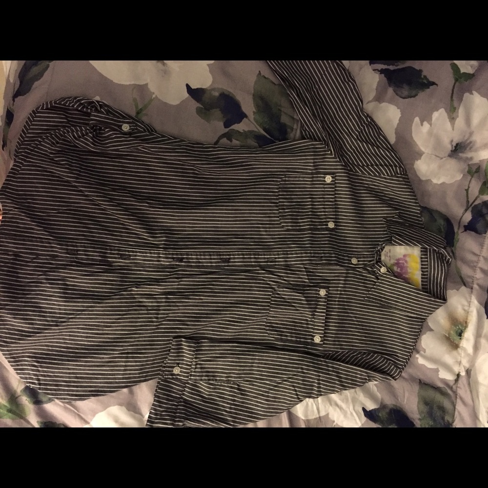 Fitted three fourths sleeve button-down Shirt