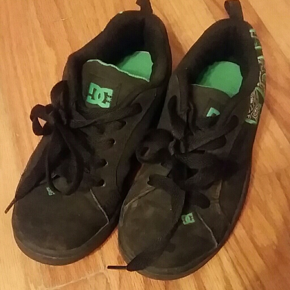 DC Shoe Co USA Youth size 4.5 Leather/Rubber