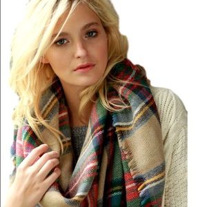 NWT Gorgeous Plaid Square Blanket Wrap