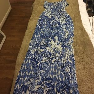 Adorable open back summer maxi dress