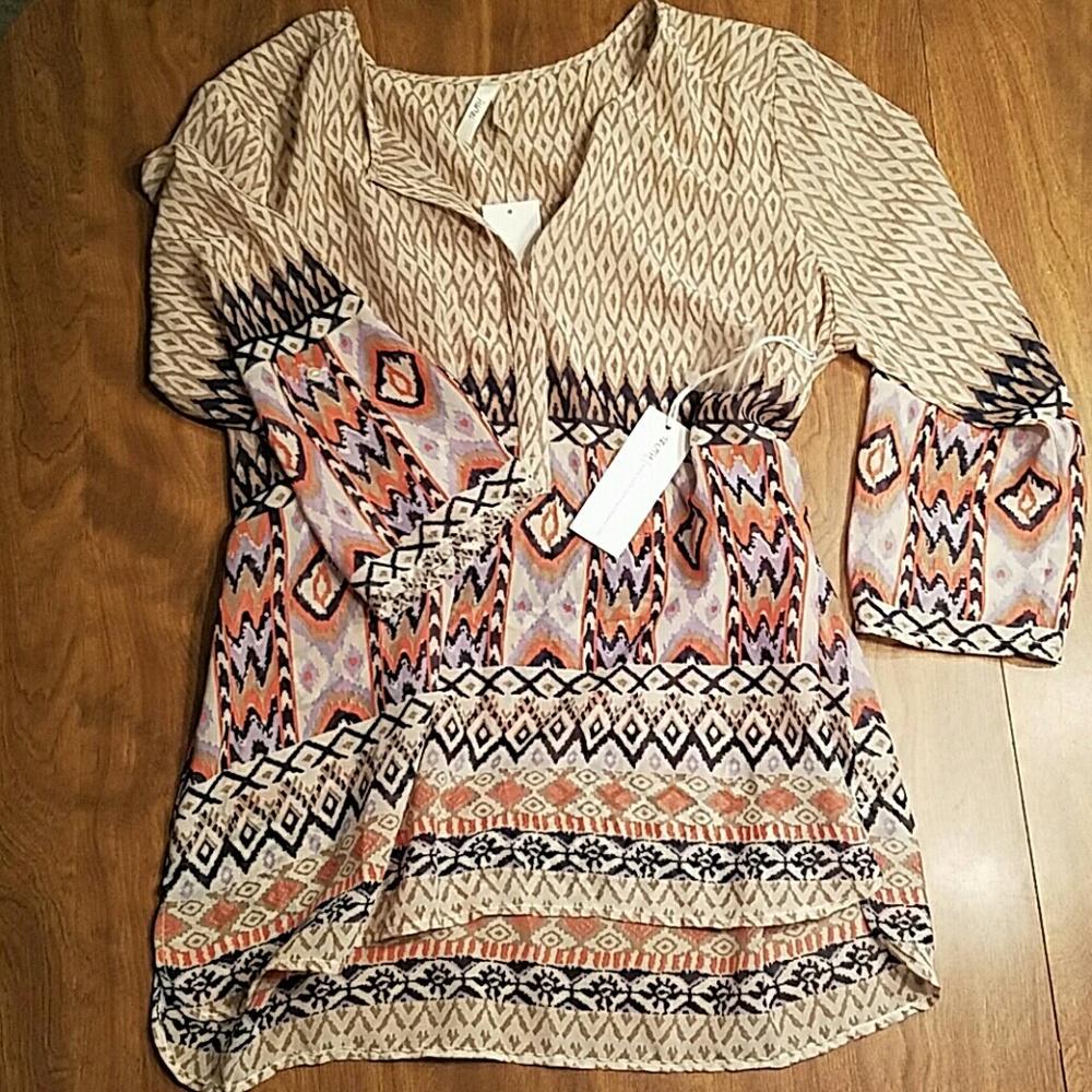 3/4 sleeve sheer blouse from Versona