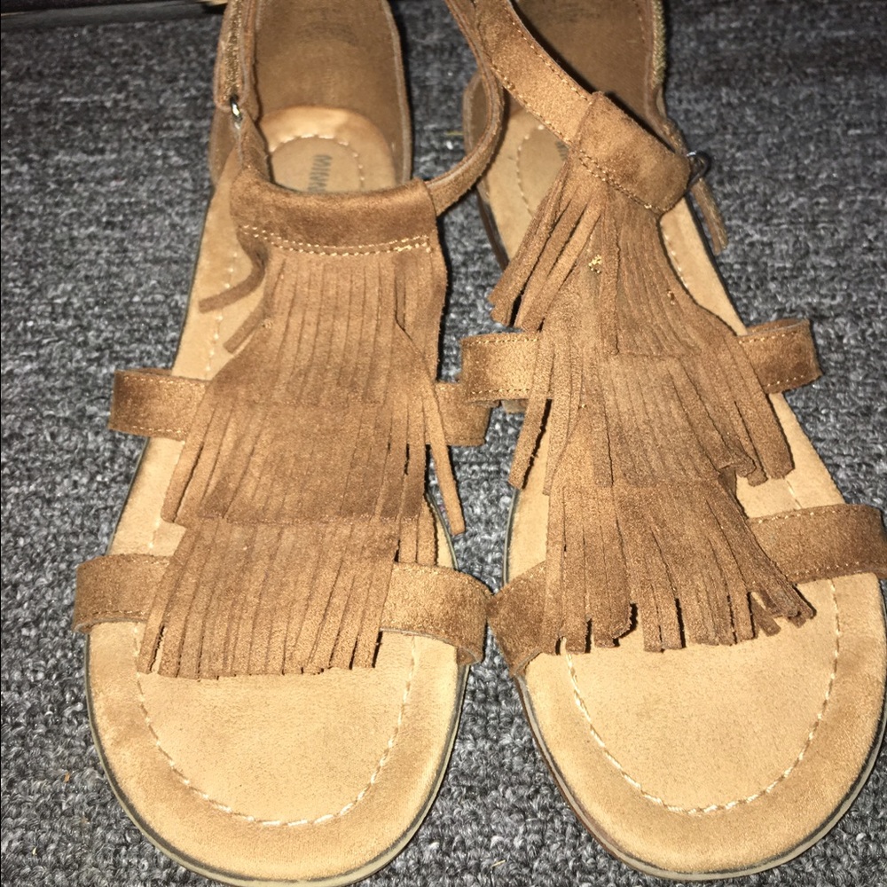 Minnetonka fringe sandals