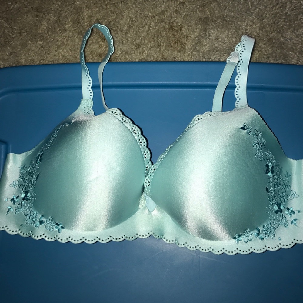 Victoria's Secret Angels Secret Embrace Pushup Bra