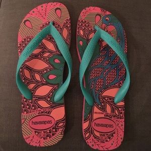 LIMITED EDITION LIKE NEW Havianas womens size 9/10