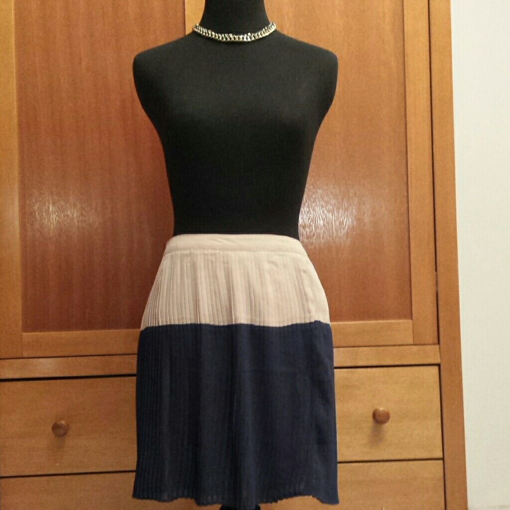 Forever 21 pleated tan and navy blue skirt
