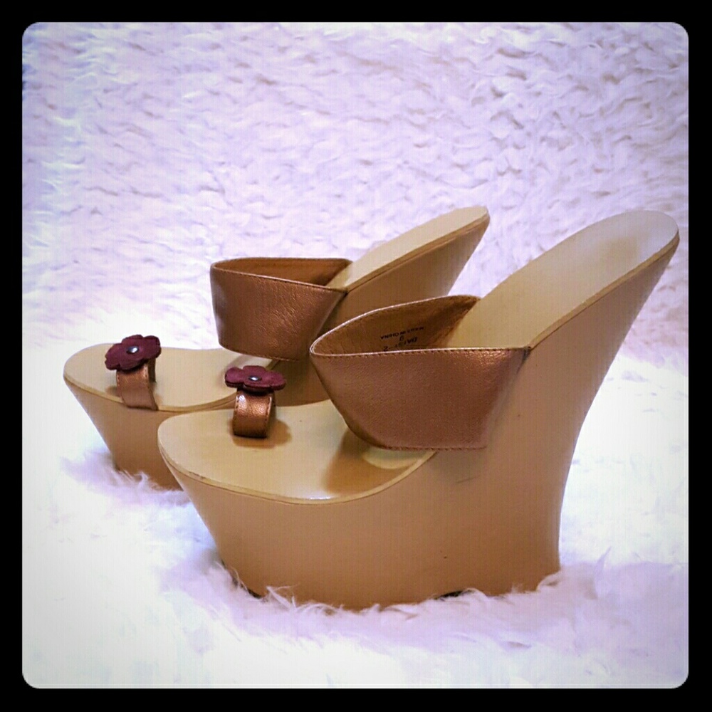 Tan platforms
