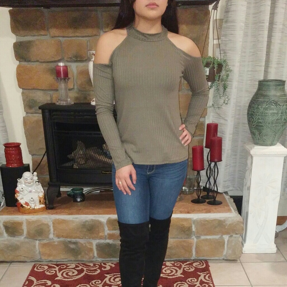 NYTT: NewForest Green Color, Cold Shoulder, LS Top