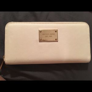Michael kors wallet *REPOSH*