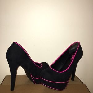 Candie's high heel pumps