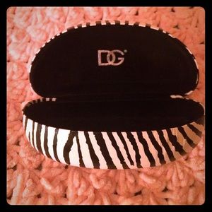 (Reserved) Dolche Sunglasses  Case