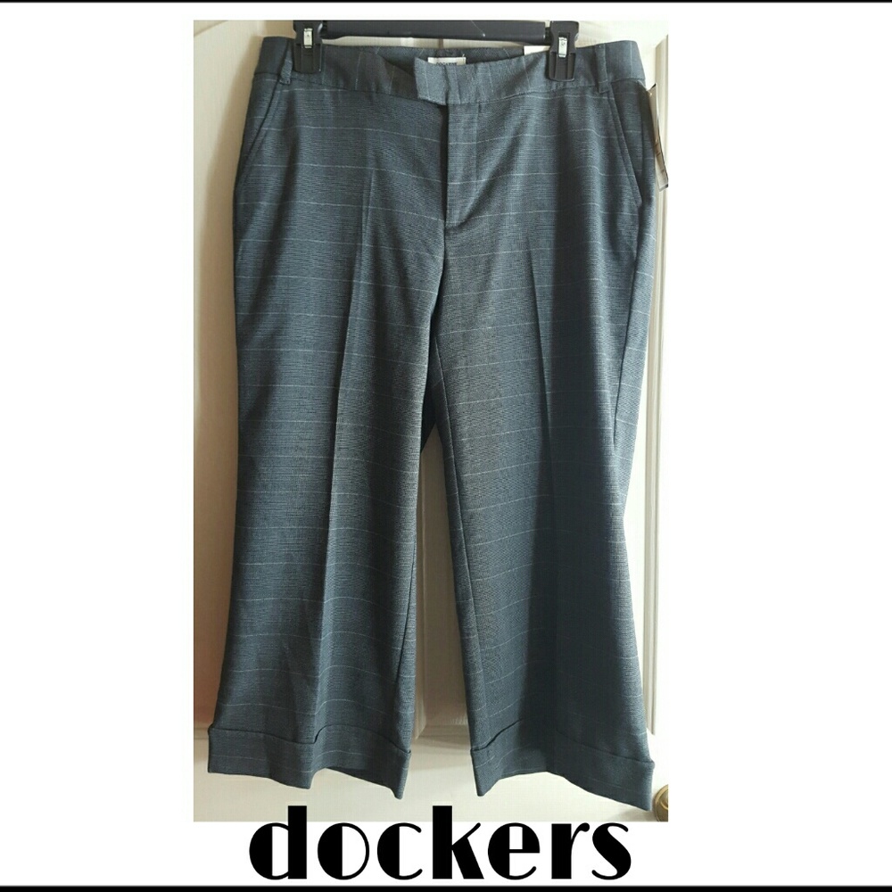 NWT Favorite Fit Dockers Career Capris
