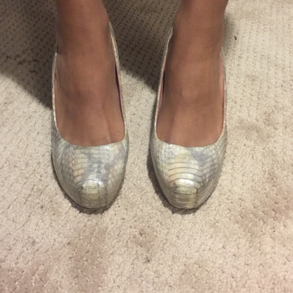 Closed toe heels - Picture 1 of 3