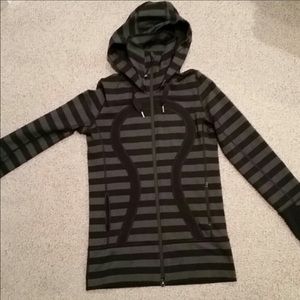 Lululemon macro micro stride jacket size 6