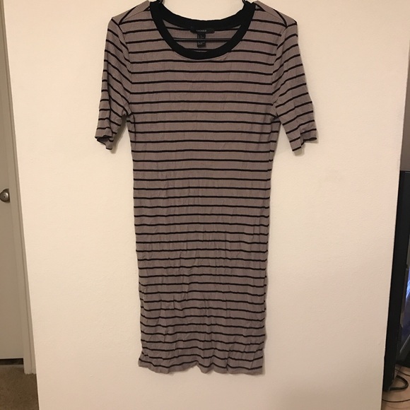 Form fitting dress - Picture 1 of 2