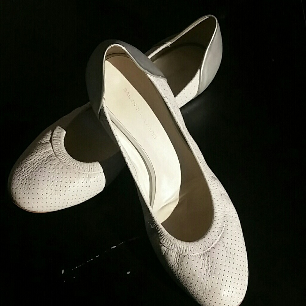 On Sale Now!!!❤❤❤Balenciaga white & silver flats
