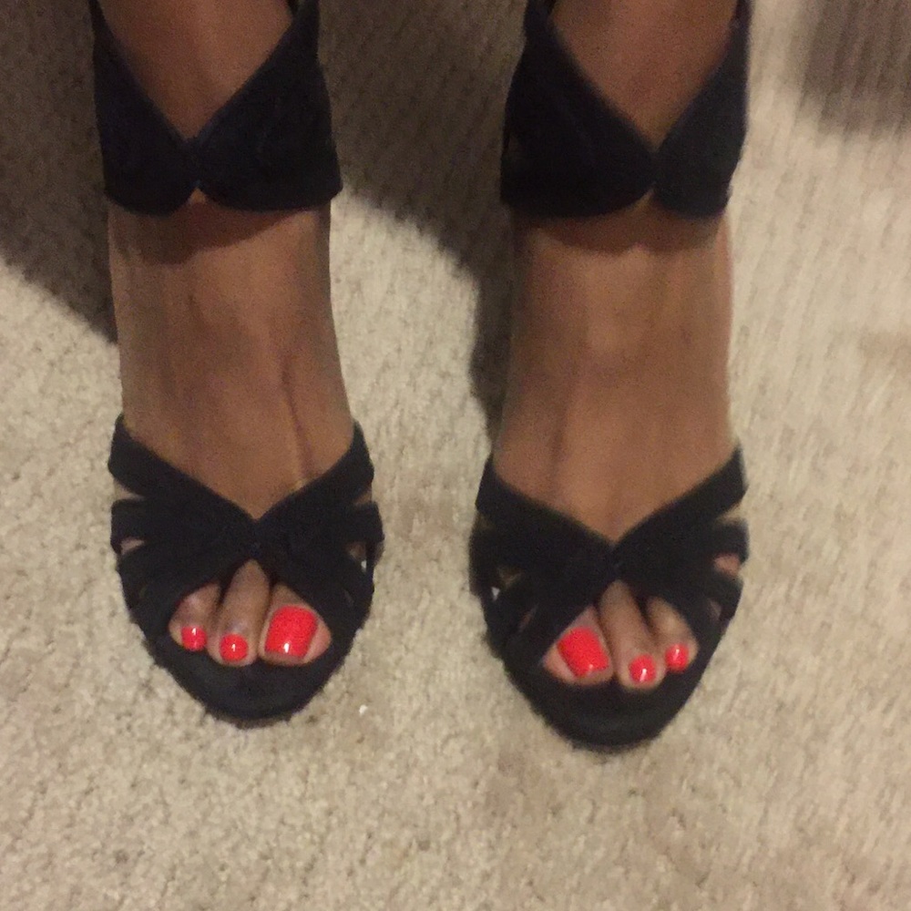 Black heeled sandal