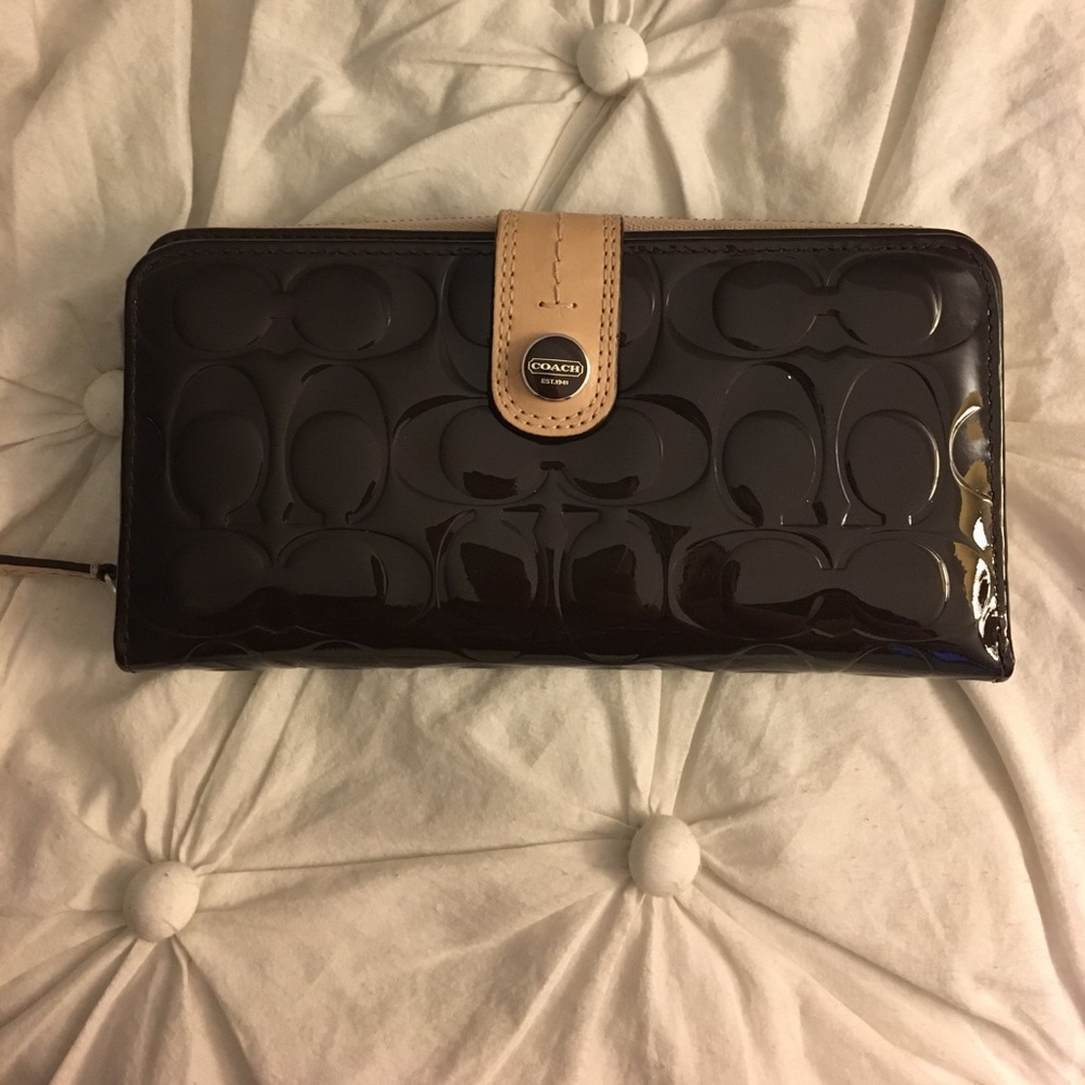 Coach dark brown wallet!!