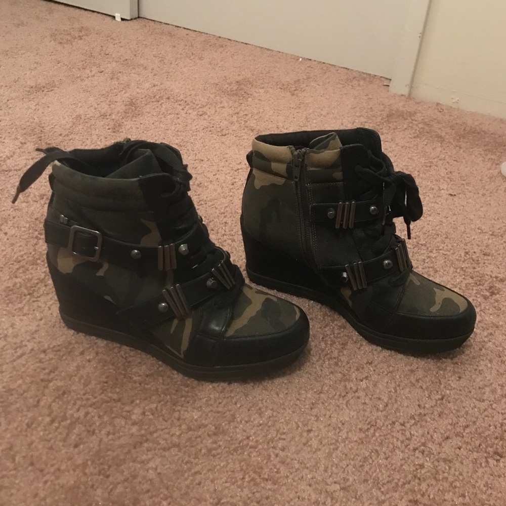 Super cute army heel boot ❤❤