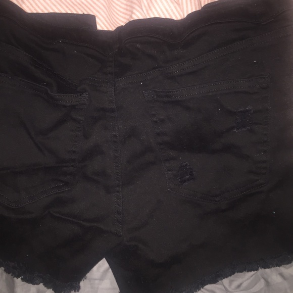 Black shorts - Picture 2 of 2