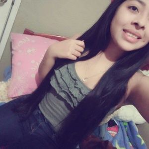 Meet your Posher, Larissa