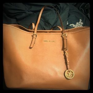 100% authentic Michael kors tote