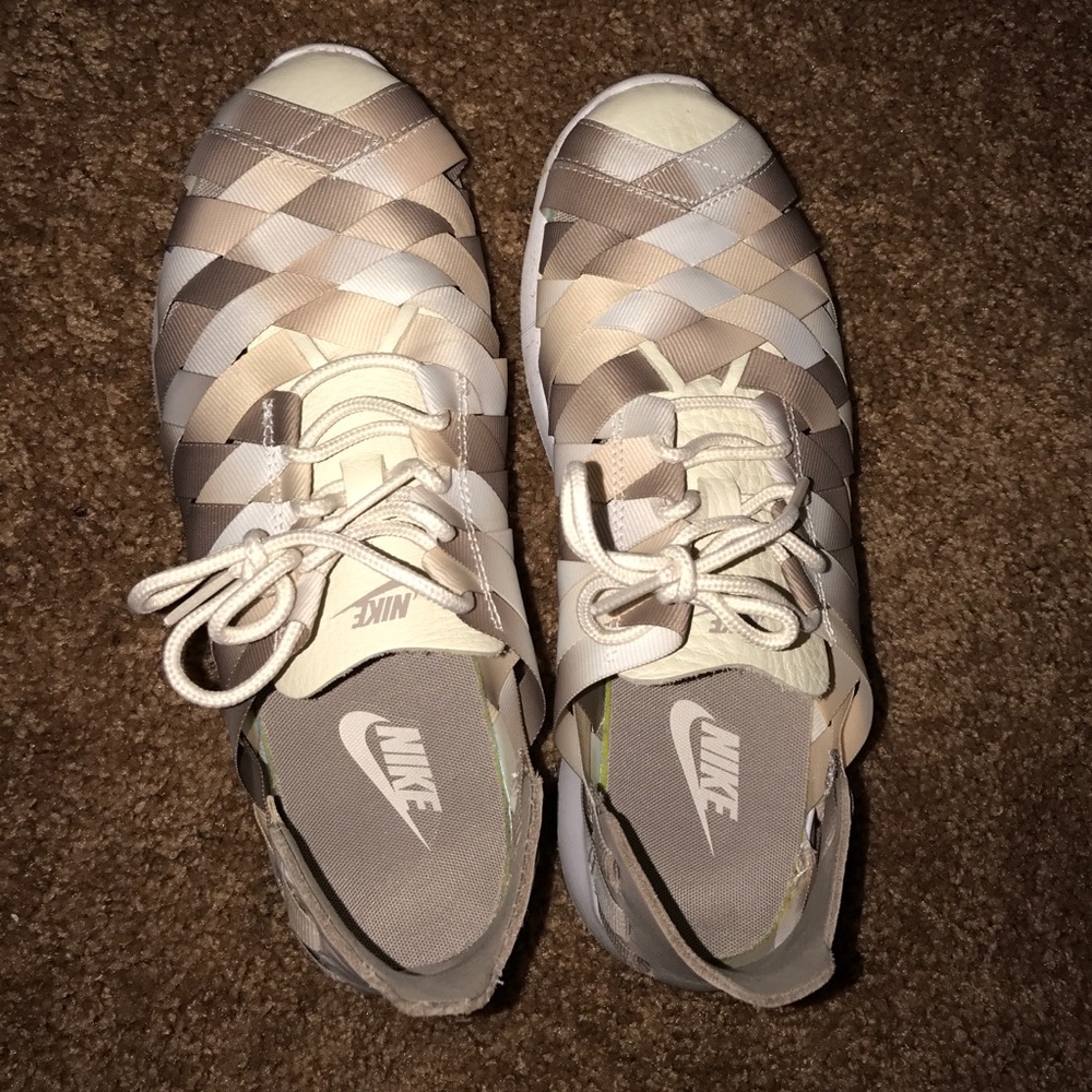 Woven Nike juvanates