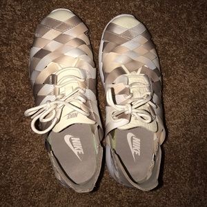 Woven Nike juvanates