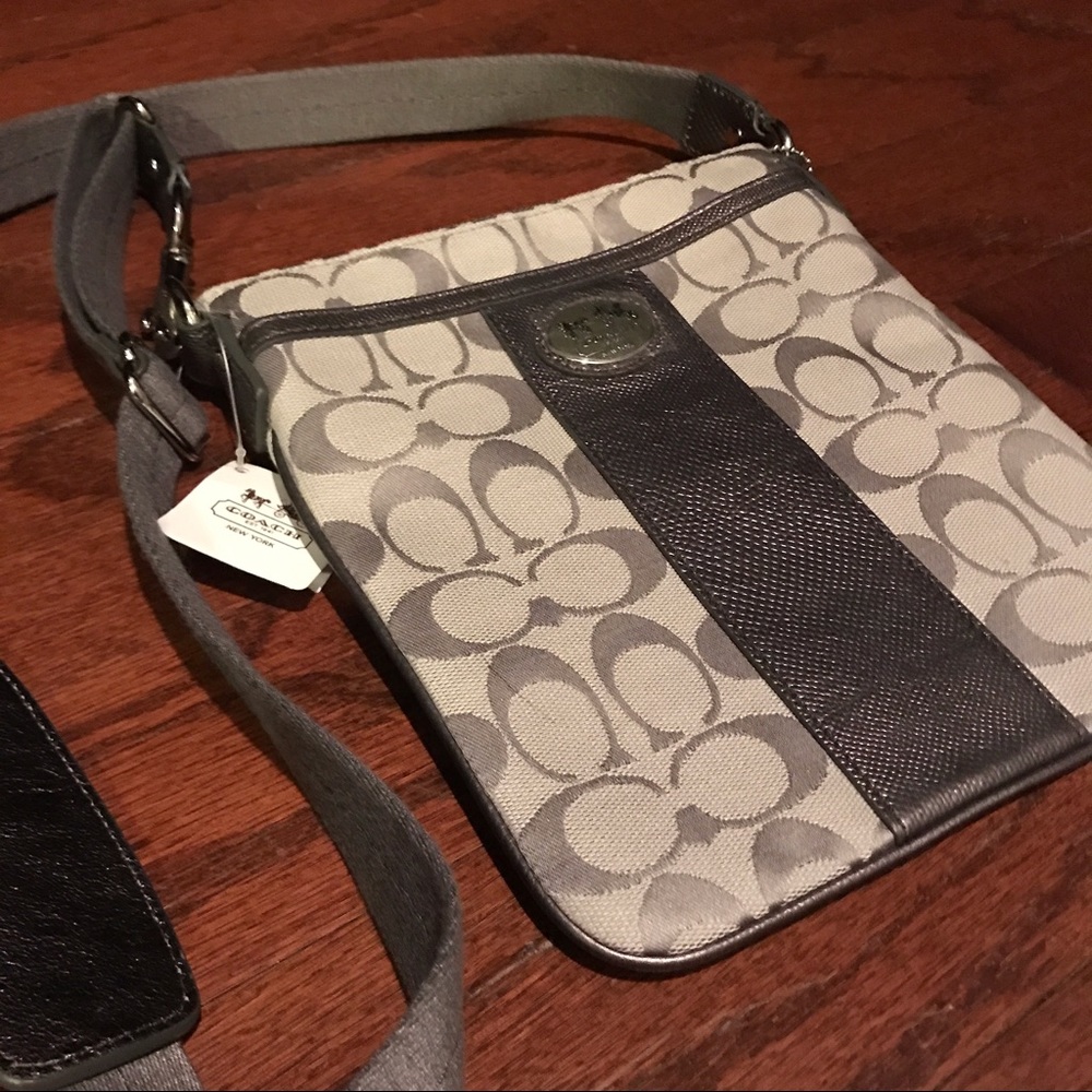 Coach Sutton Signature Swingpack Bag NWT