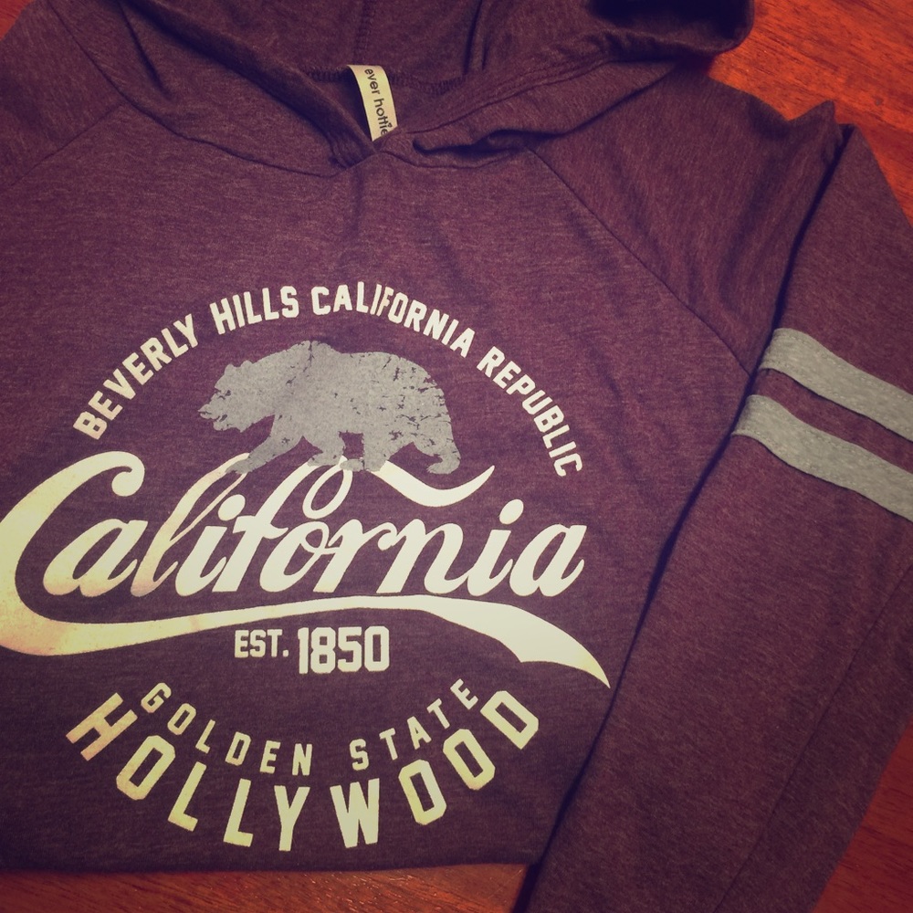 💥NWOT- Burgundy lightweight cropped sporty hoodie