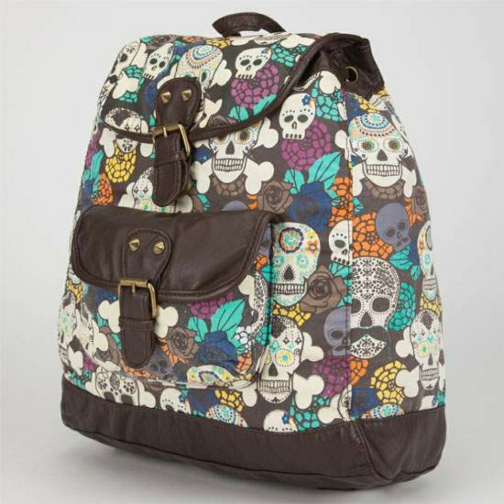 T-shirt & Jeans skulled backpack