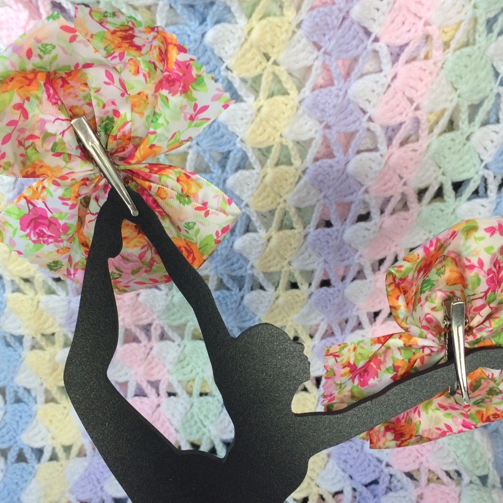 Spring 🌸 Bow Clips - Picture 2 of 4