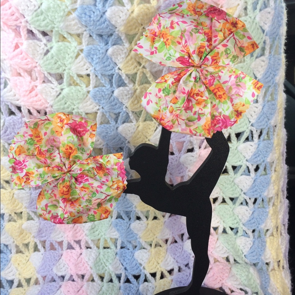 Spring 🌸 Bow Clips - Picture 3 of 4