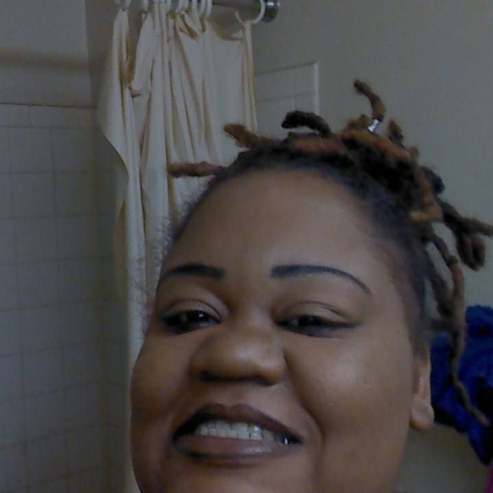 Meet your Posher, Tee