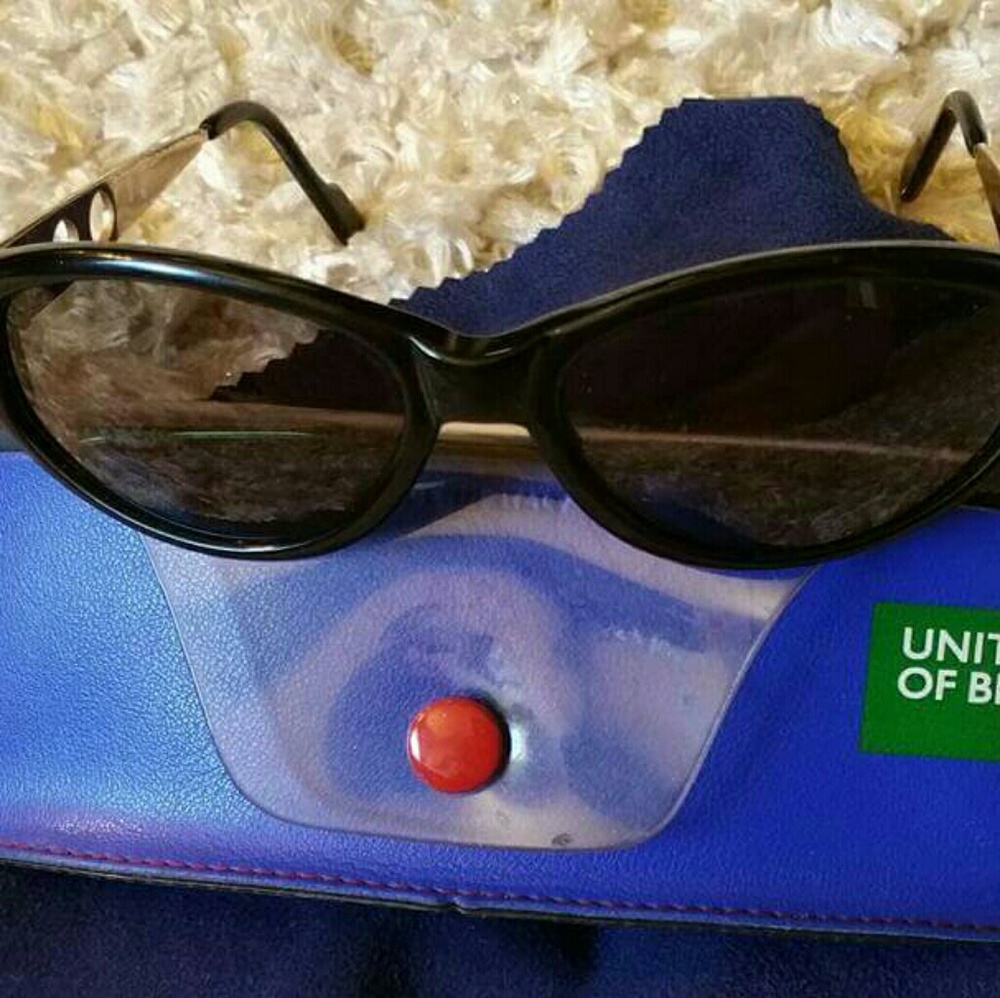 Authentic UNITED COLORS OF BENETTON SUNGLASSES