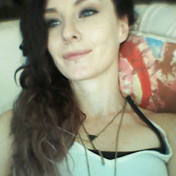 Meet your Posher, Tabatha - Picture 2 of 3