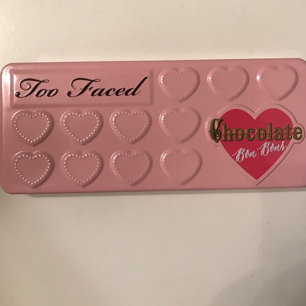 Two faced Chocolate bon bon pallet