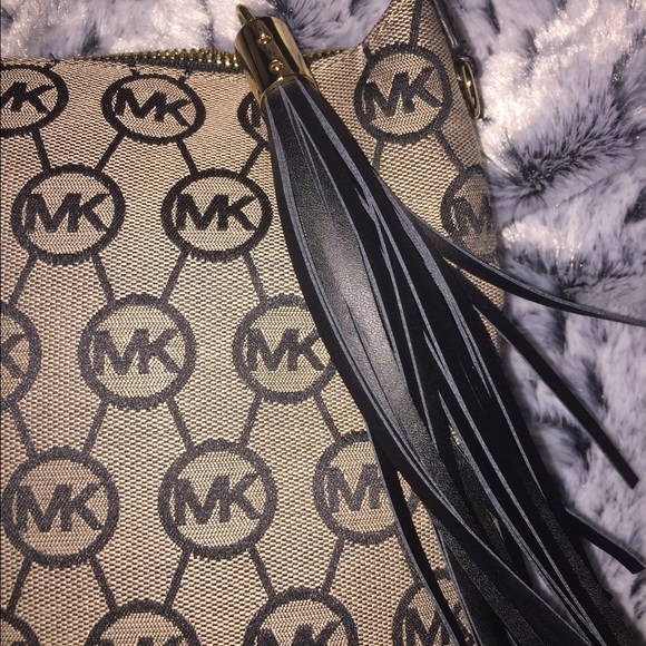 MICHAEL KORS HANDBAG - Picture 2 of 4