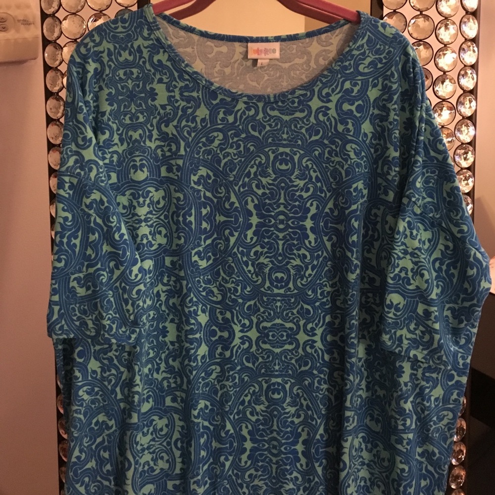 Large Irma LuLaRoe. Beautiful blues. 💙💙