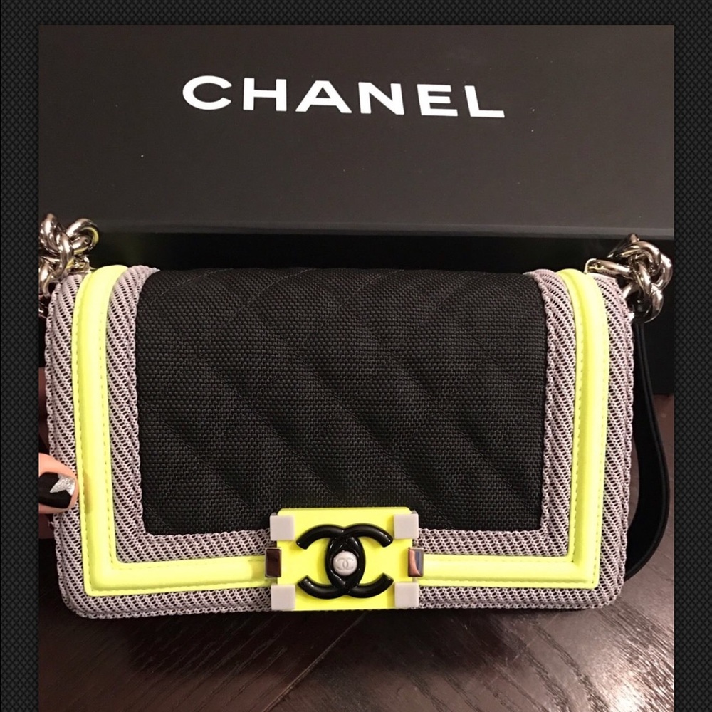🖤✨CHANEL Black/Neon Mesh/Resin Small Le Boy✨🖤 - Picture 2 of 8
