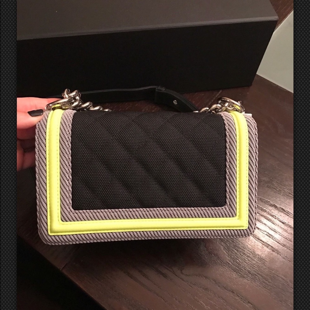 🖤✨CHANEL Black/Neon Mesh/Resin Small Le Boy✨🖤 - Picture 4 of 8