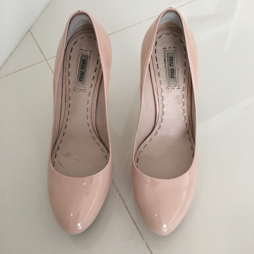 Nude pumps