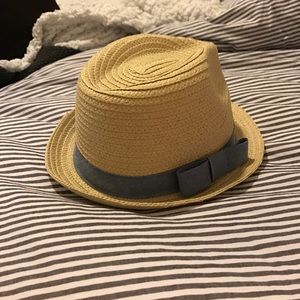 Gap, Hat