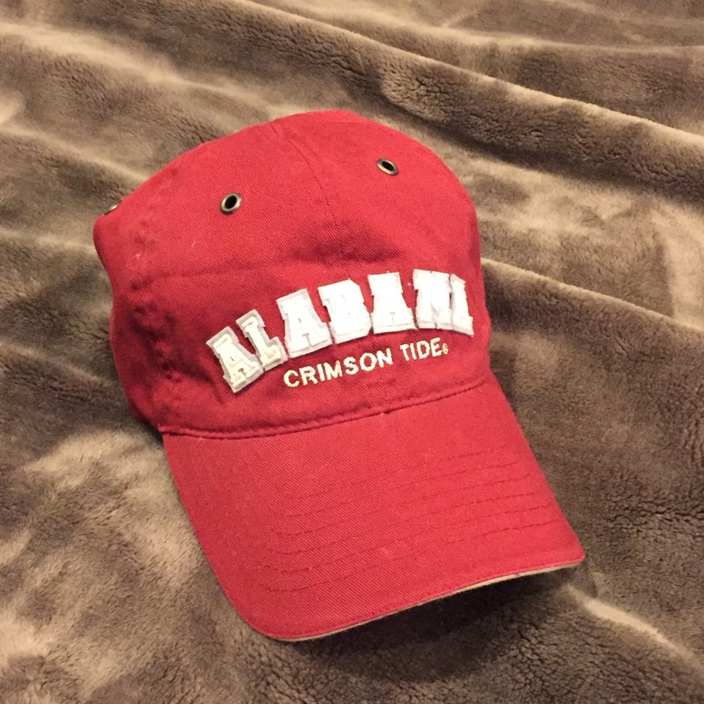 Alabama Crimson Tide ball cap.