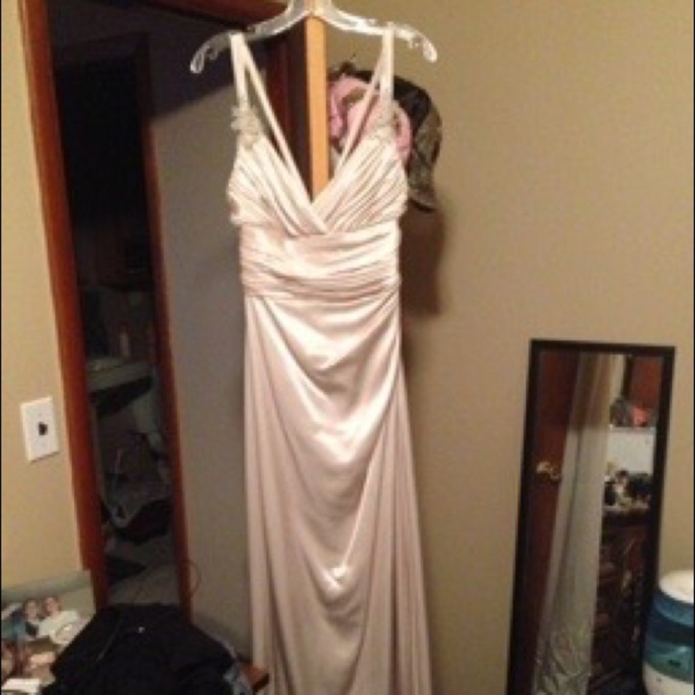 Dress - Picture 2 of 3