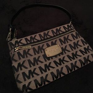 Michael Kors Large Signature Wrislet