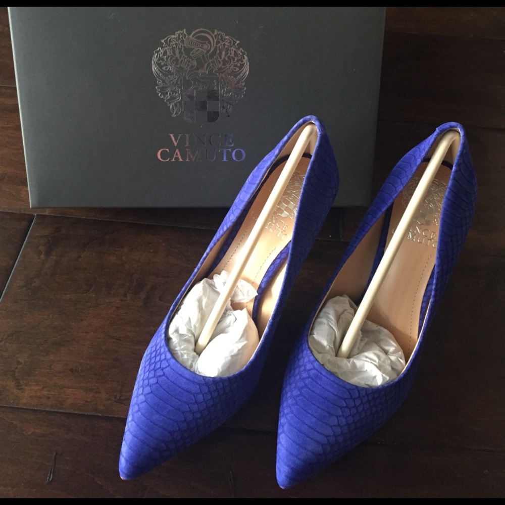 New in Box Vince Camuto Atlantic blue pumps Sz6.5