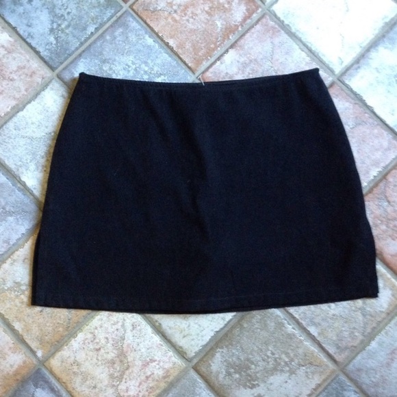 🎉 SOLD ON DP HOT KISS BLACK VELVET (?) SKORT - Picture 2 of 4