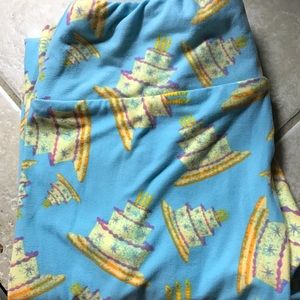 RARE LuLaRoe birthday cake OS Leggings