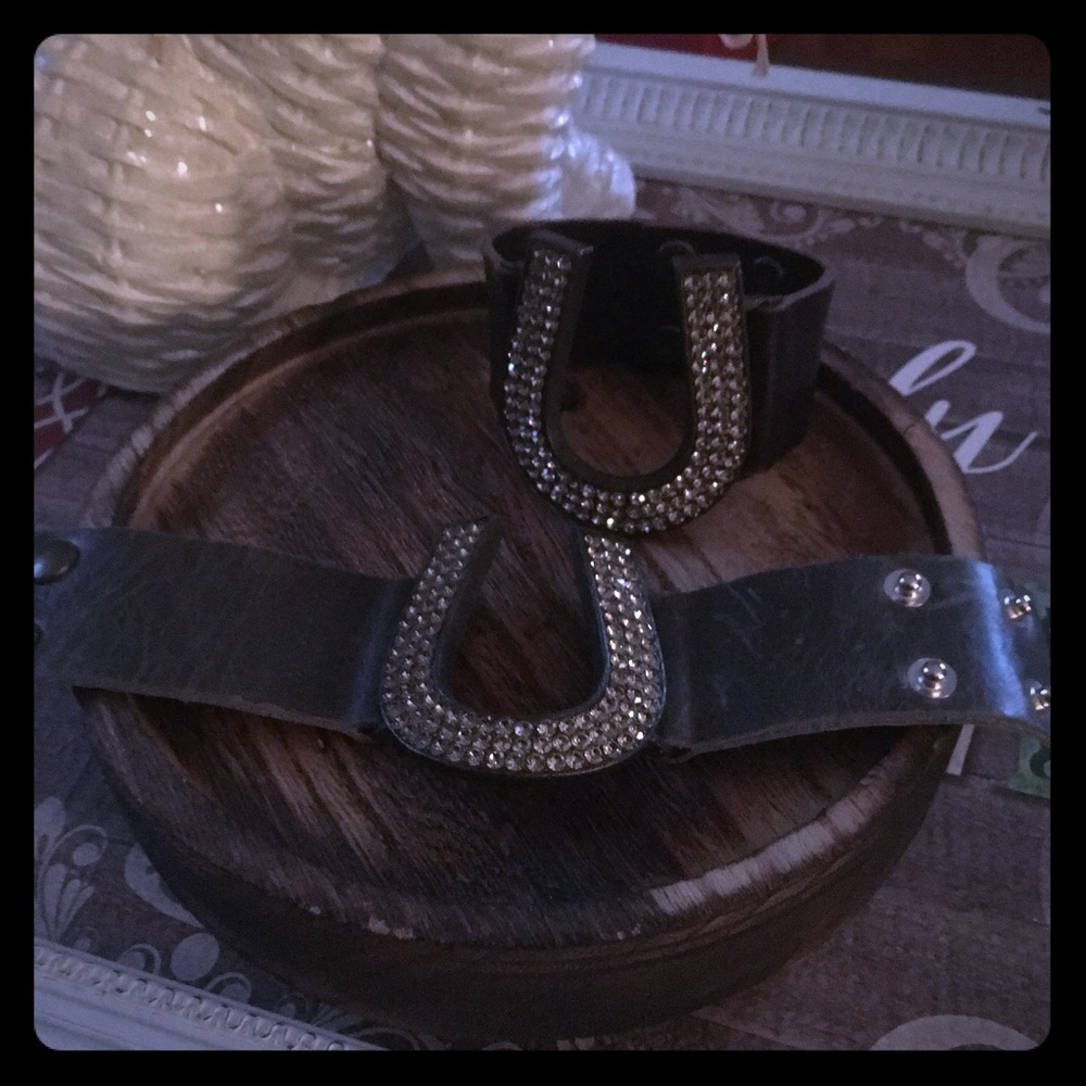 Horseshoe bracelet
